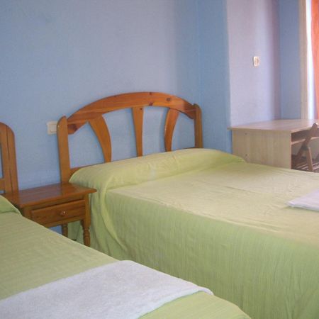 Hostal Pacios Madrid Bagian luar foto