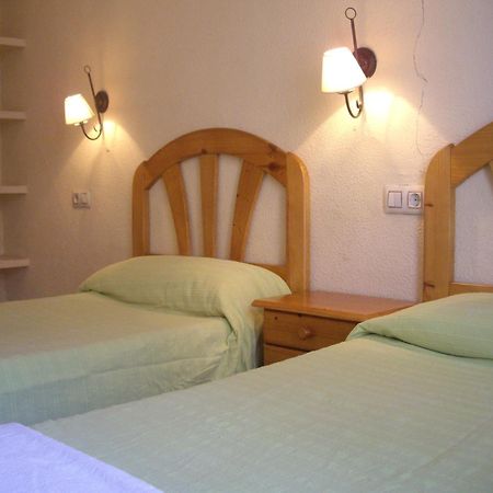 Hostal Pacios Madrid Bagian luar foto