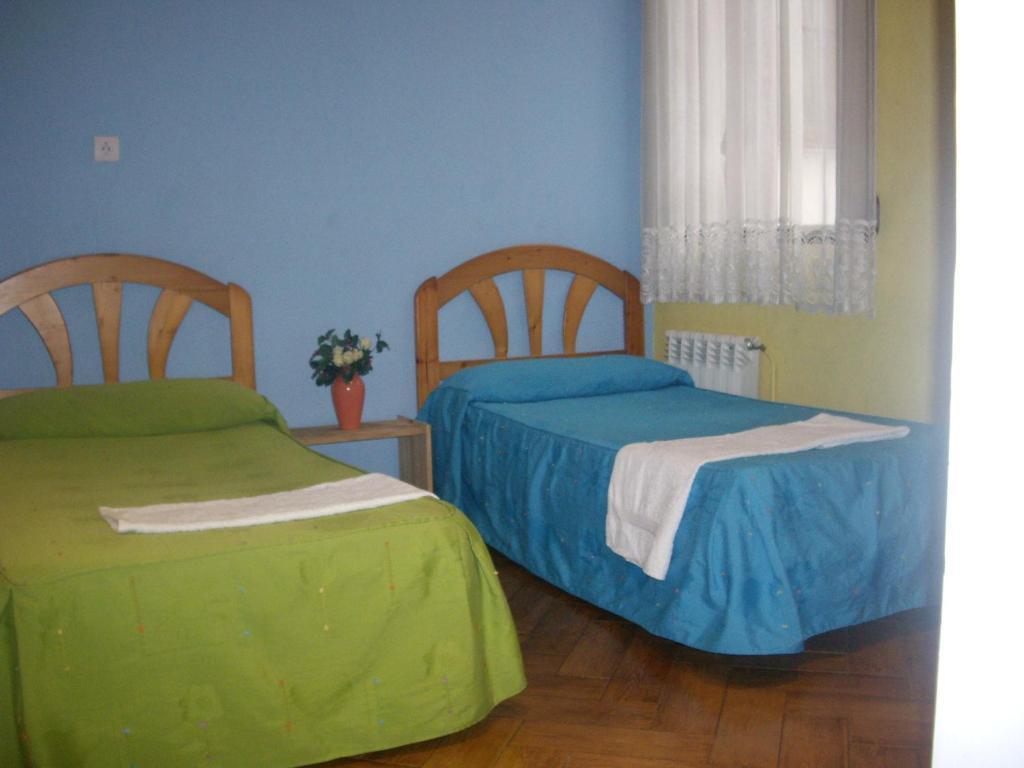 Hostal Pacios Madrid Ruang foto