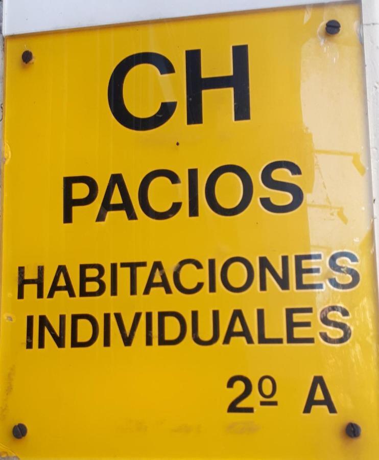Hostal Pacios Madrid Bagian luar foto