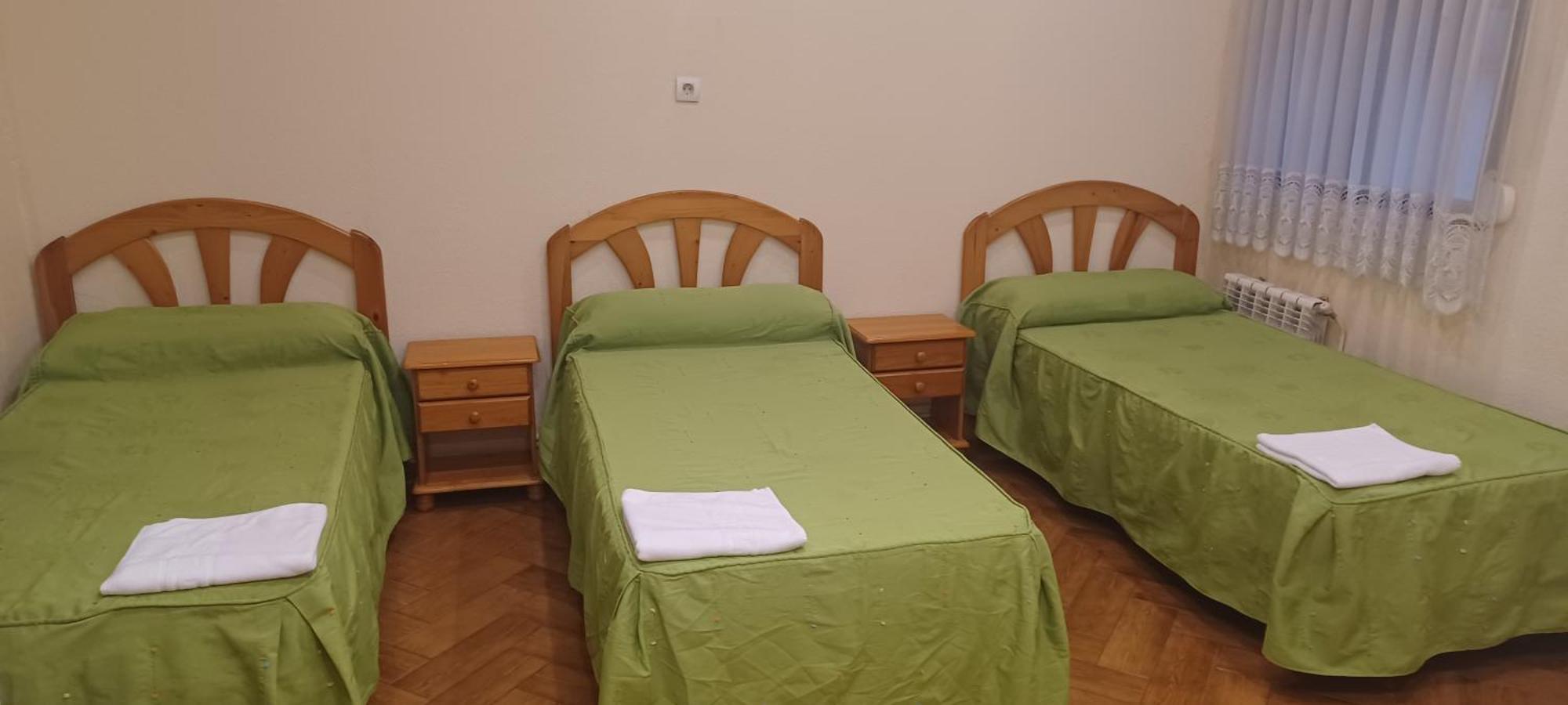 Hostal Pacios Madrid Bagian luar foto