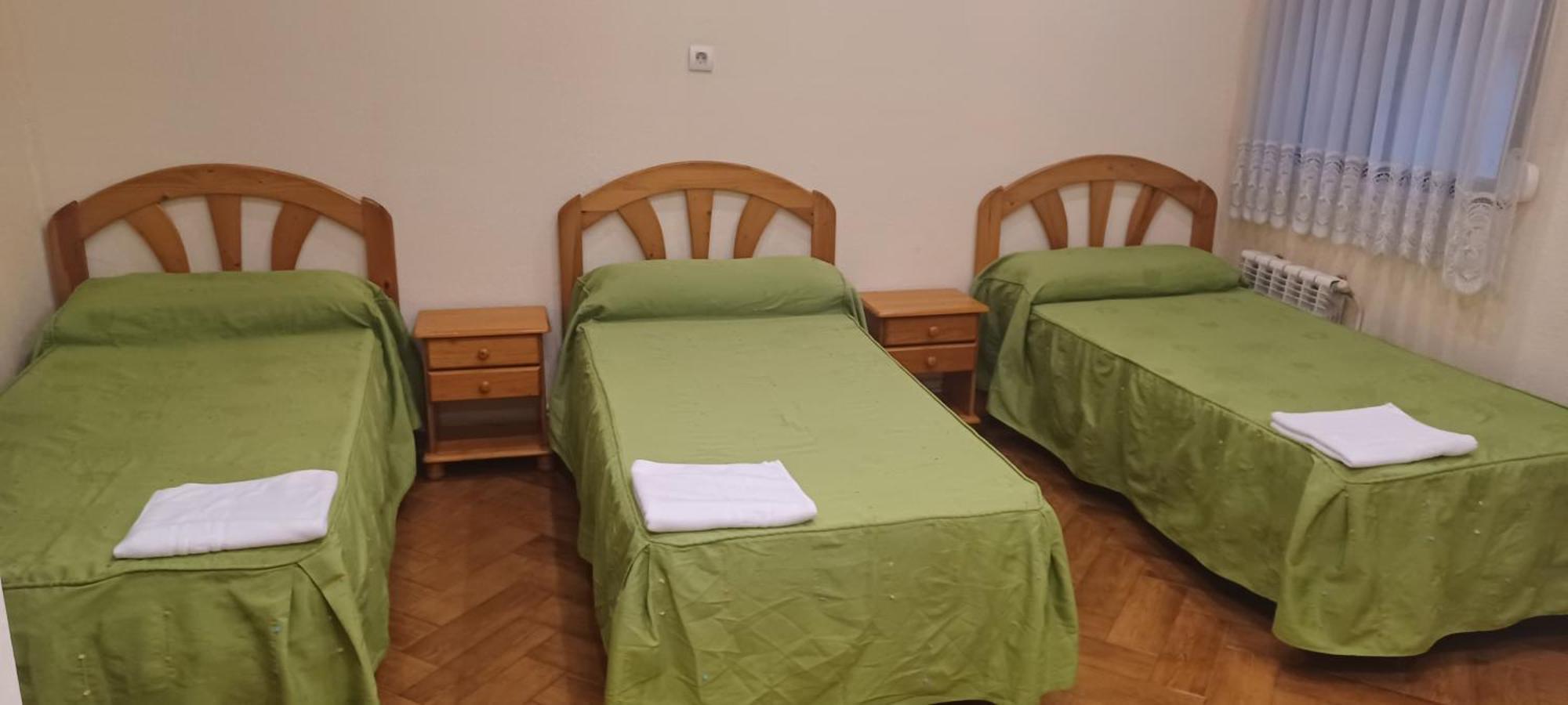 Hostal Pacios Madrid Bagian luar foto