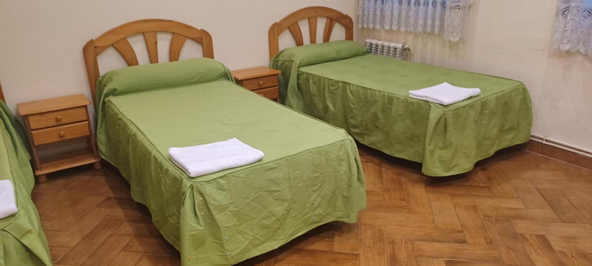 Hostal Pacios Madrid Bagian luar foto