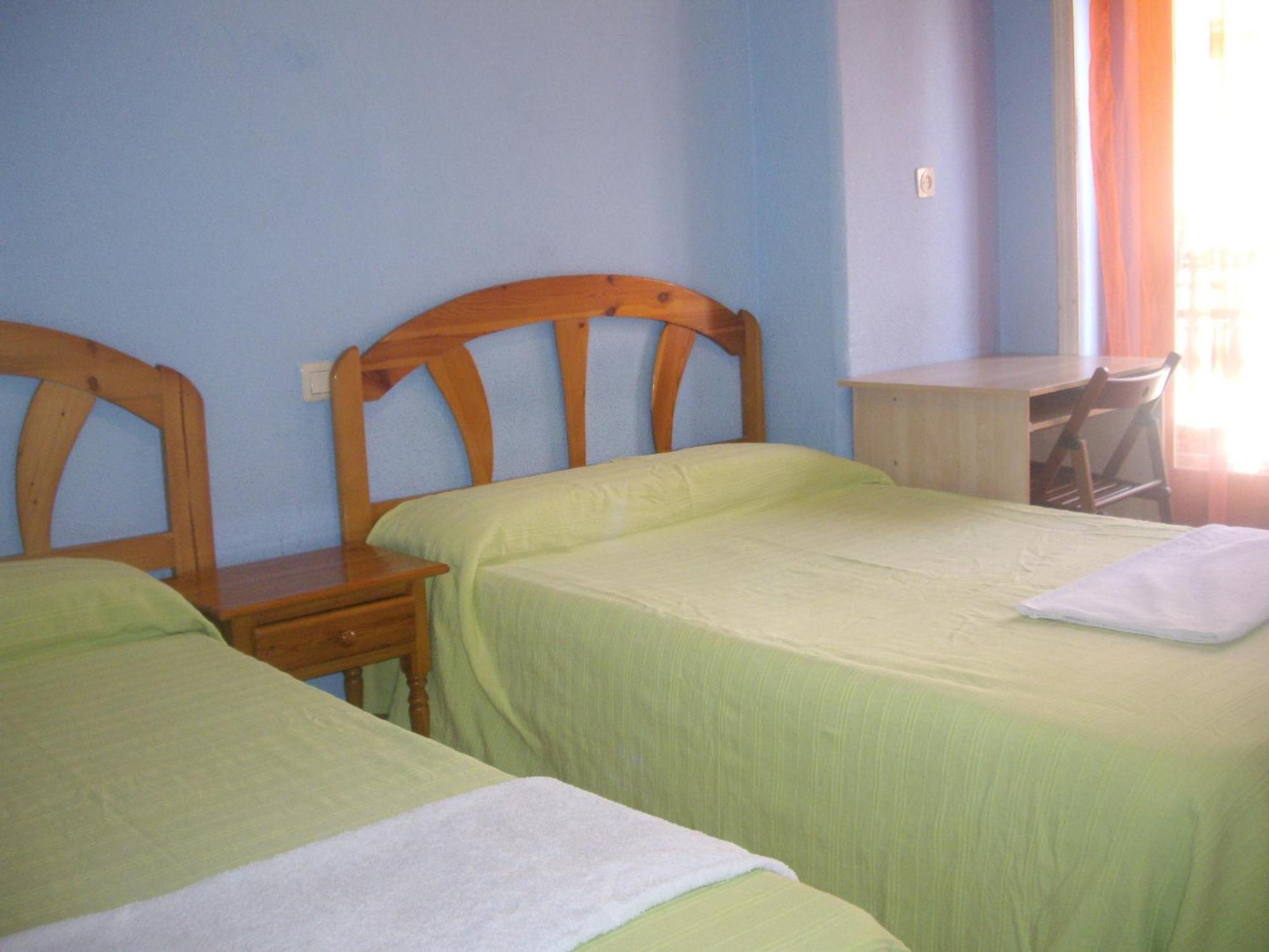 Hostal Pacios Madrid Bagian luar foto