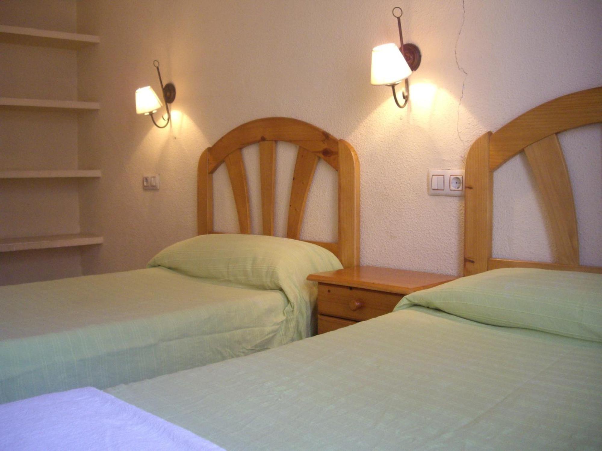 Hostal Pacios Madrid Bagian luar foto