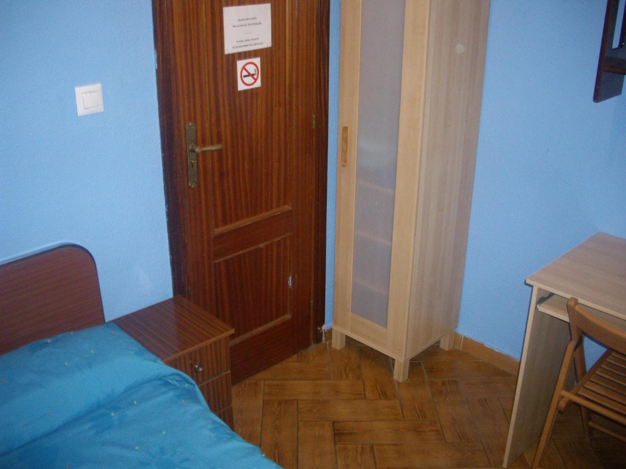 Hostal Pacios Madrid Bagian luar foto