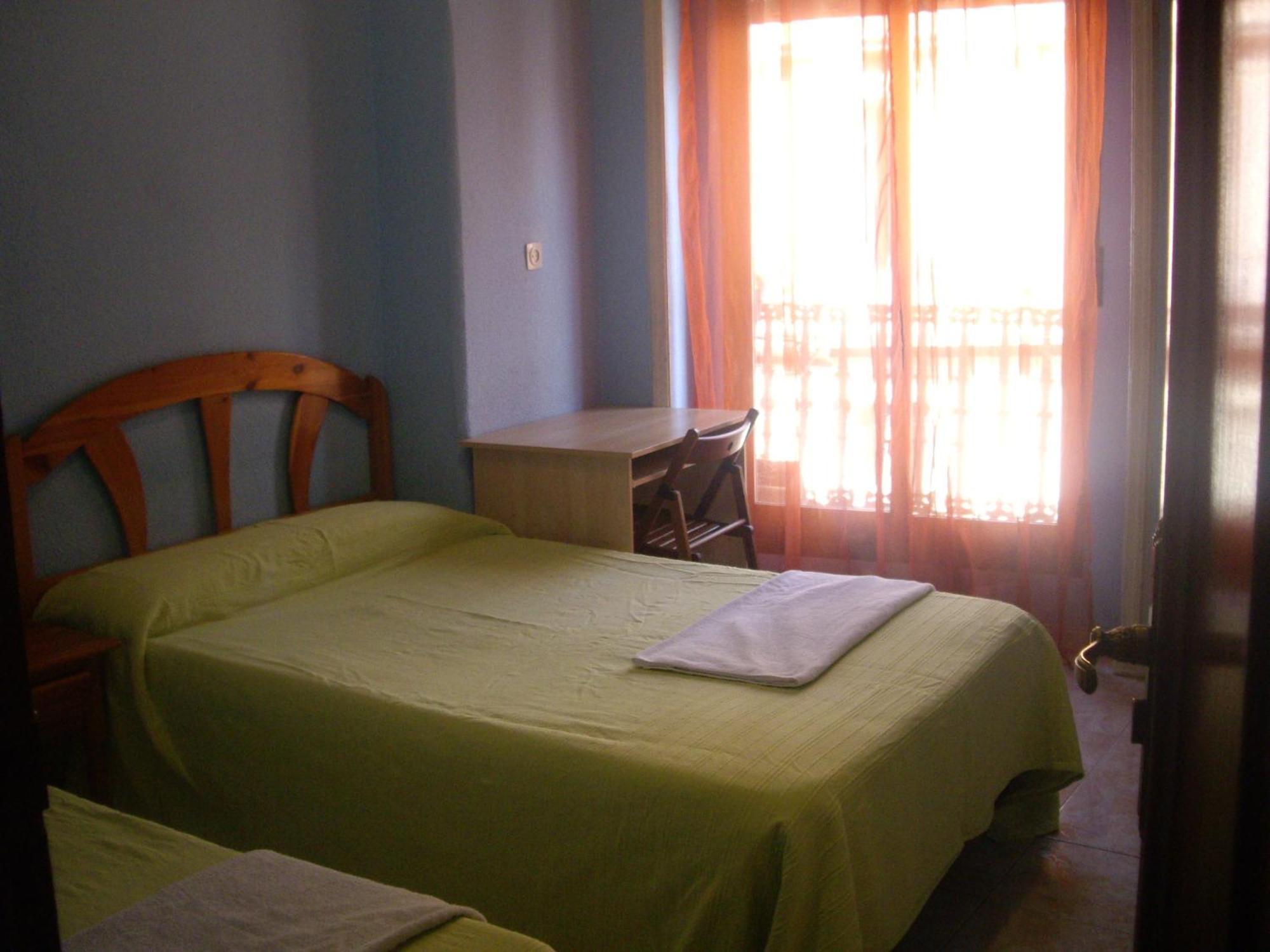 Hostal Pacios Madrid Bagian luar foto