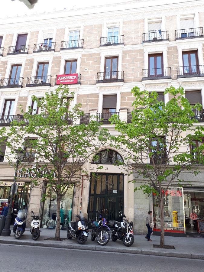 Hostal Pacios Madrid Bagian luar foto