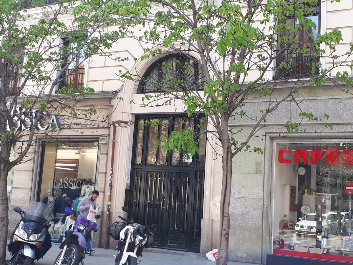 Hostal Pacios Madrid Bagian luar foto